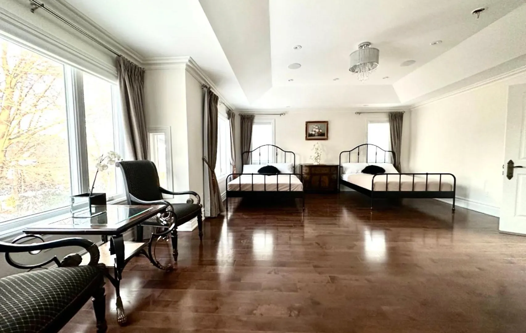 بيت ضيافة فندق Beautiful House Near North York Center تورونتو
