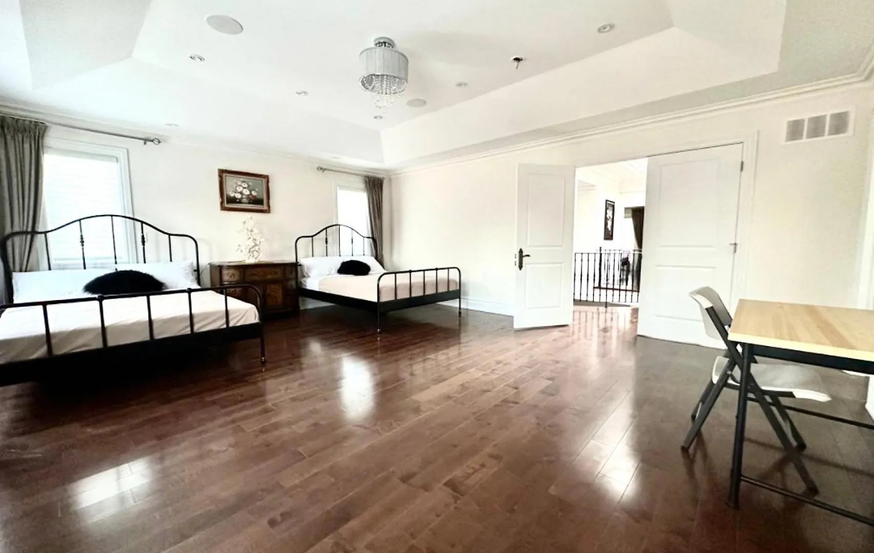فندق Beautiful House Near North York Center تورونتو كندا