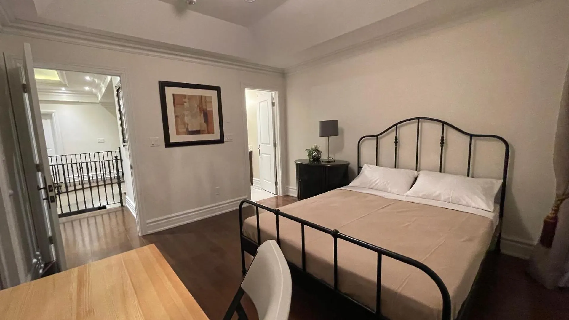 فندق Beautiful House Near North York Center تورونتو بيت ضيافة