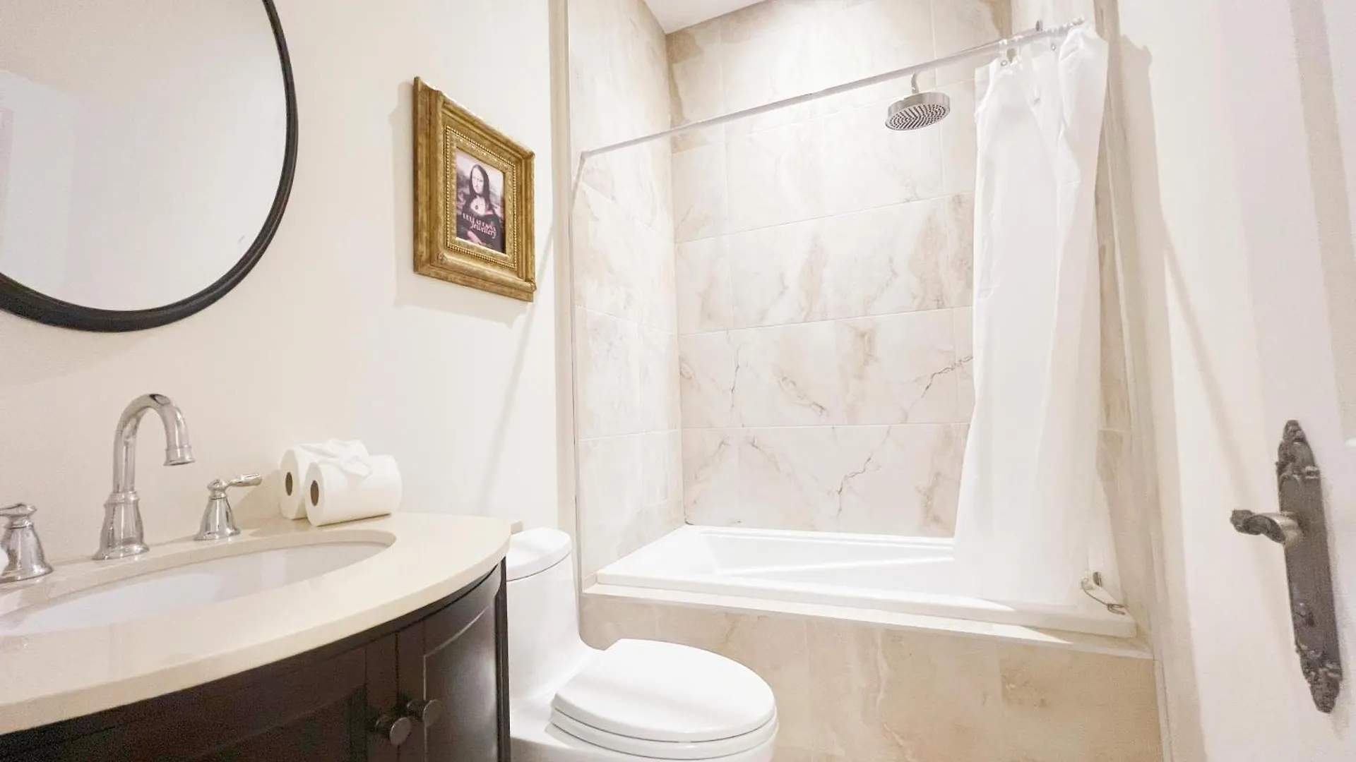 فندق Beautiful House Near North York Center تورونتو بيت ضيافة