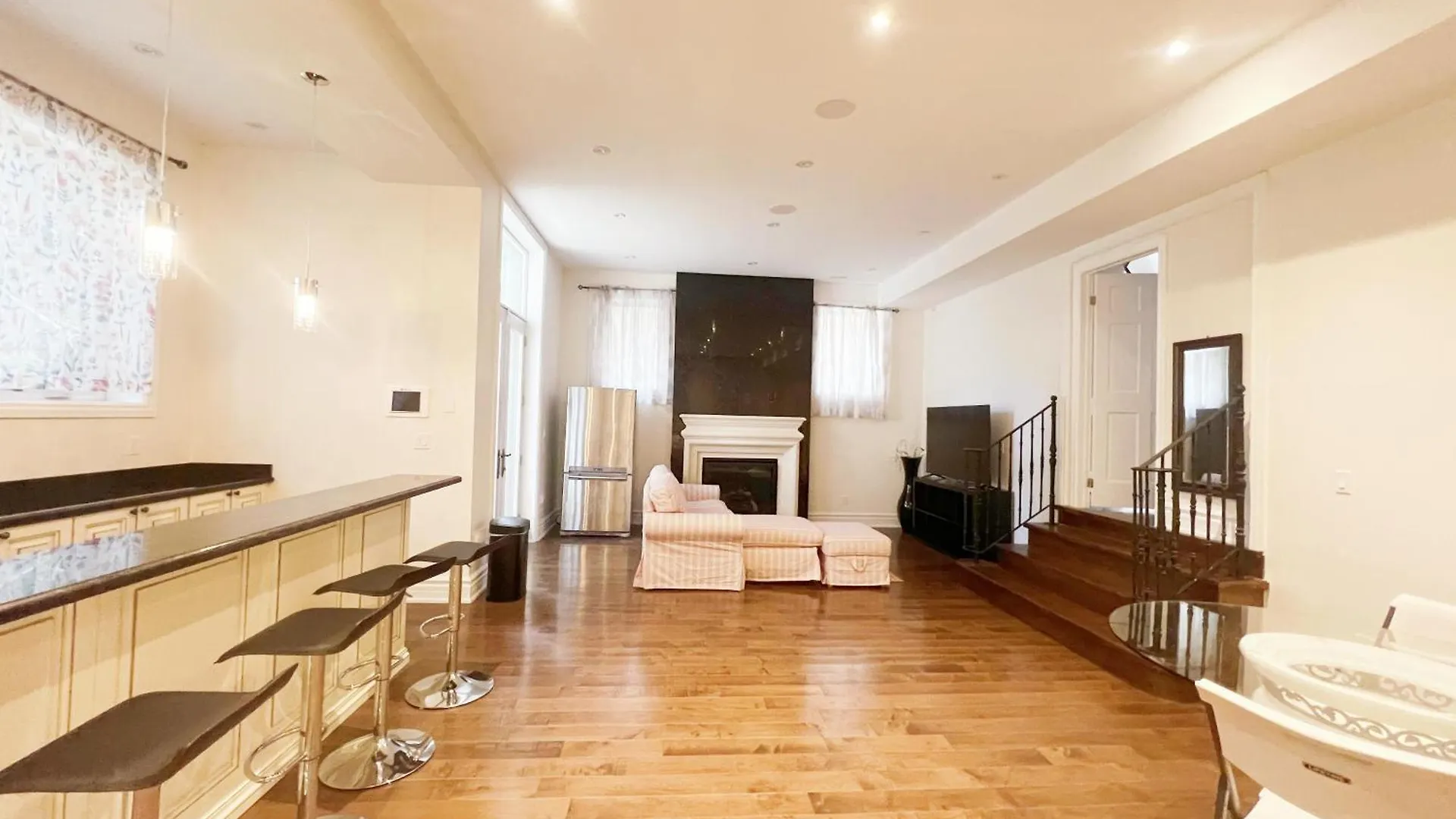 فندق Beautiful House Near North York Center تورونتو