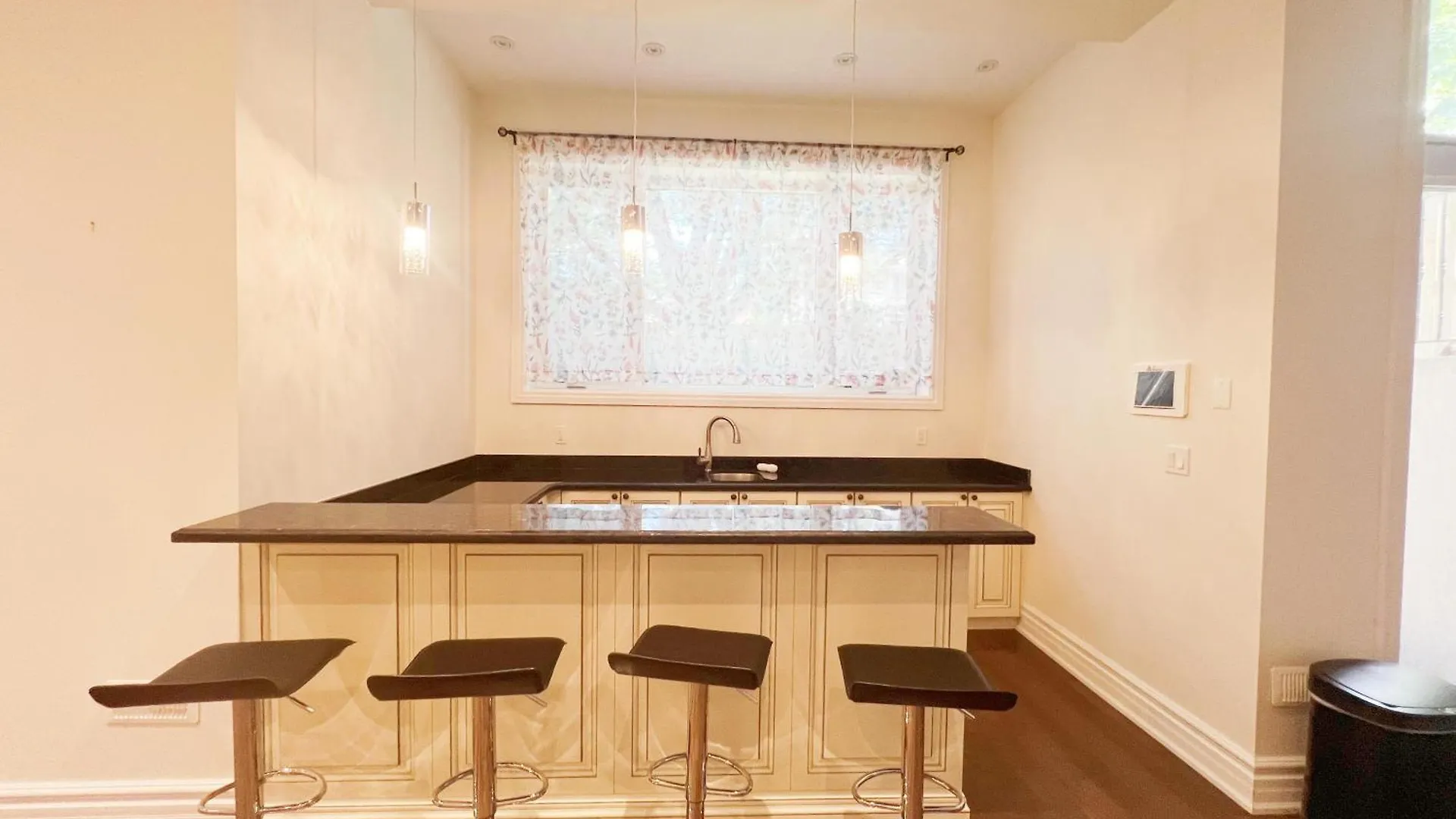 بيت ضيافة فندق Beautiful House Near North York Center تورونتو كندا