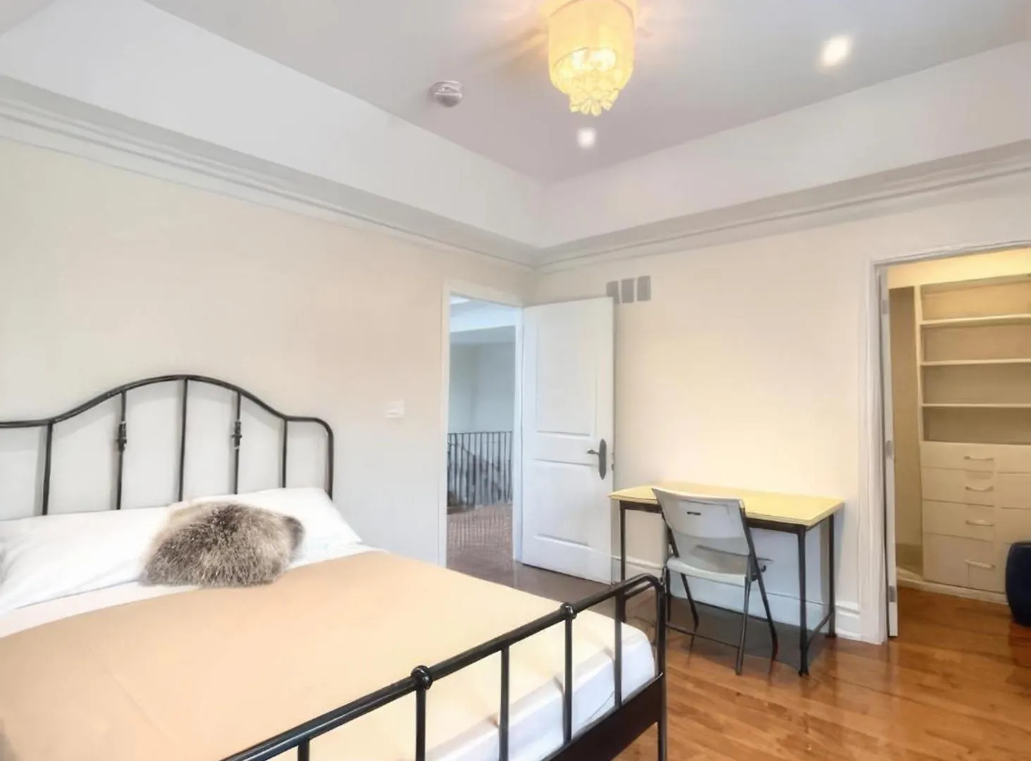 فندق Beautiful House Near North York Center تورونتو