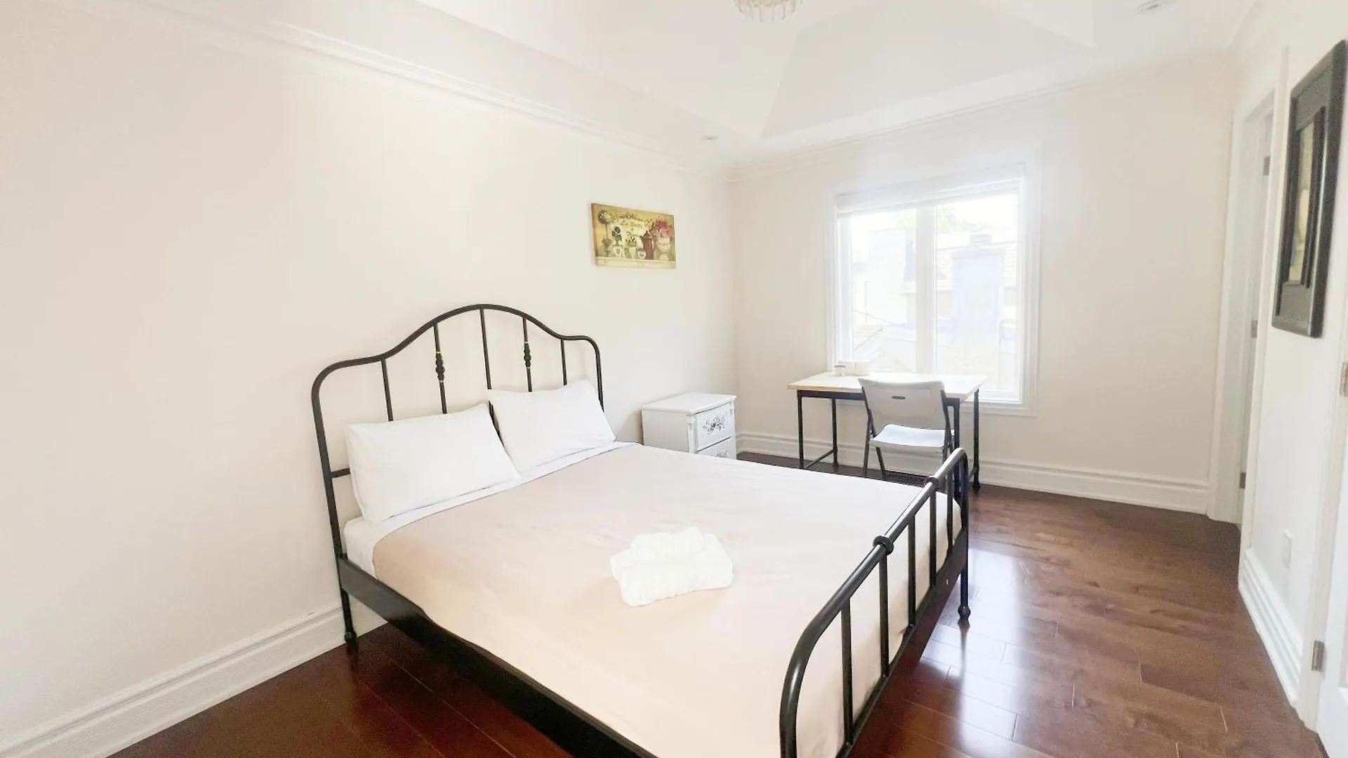 بيت ضيافة فندق Beautiful House Near North York Center تورونتو