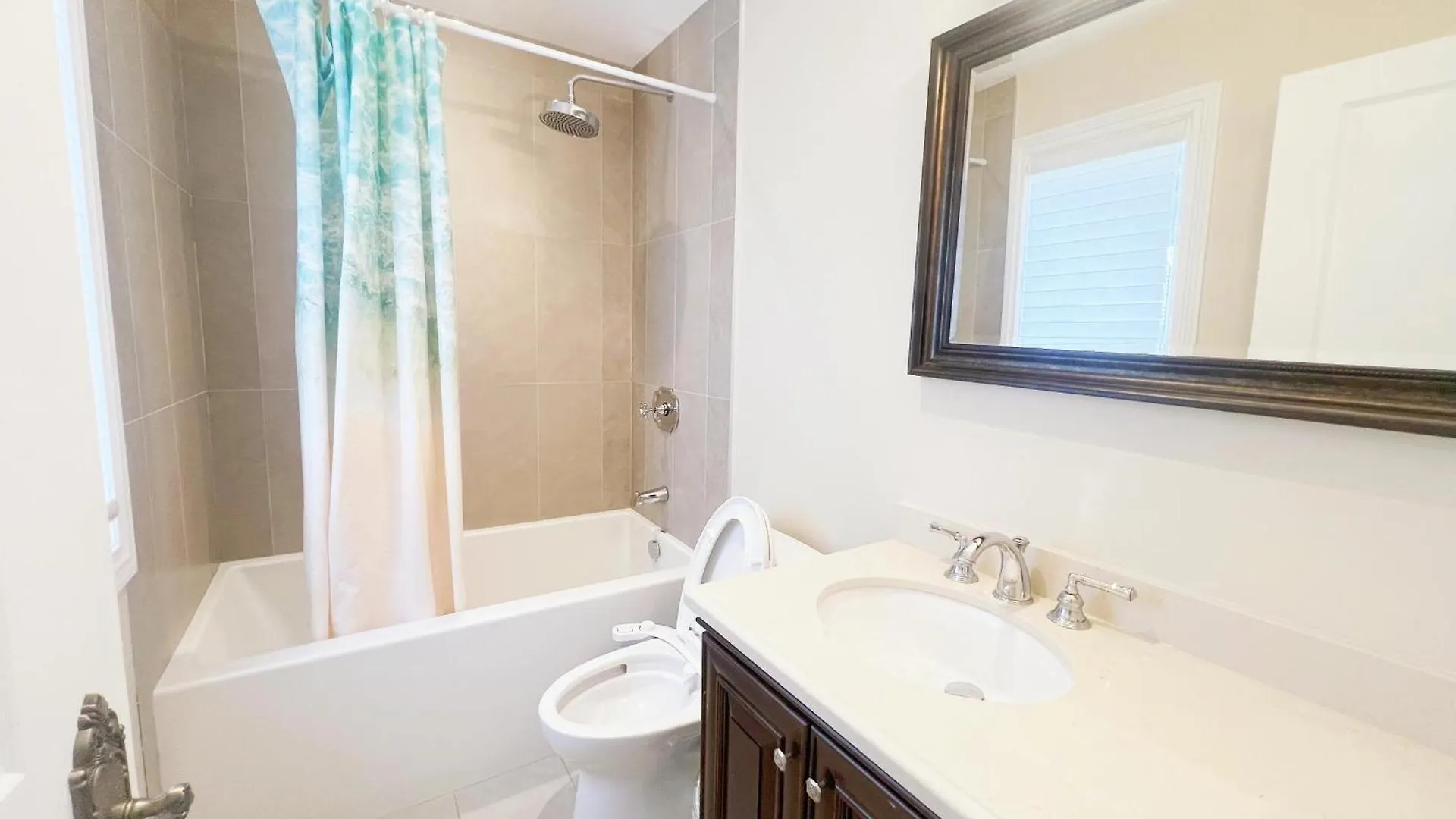 بيت ضيافة فندق Beautiful House Near North York Center تورونتو